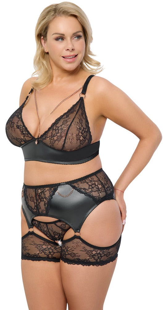 Seitliche Ansicht eines Models im schwarzen Cottelli CURVES Spitzen-Straps-Set