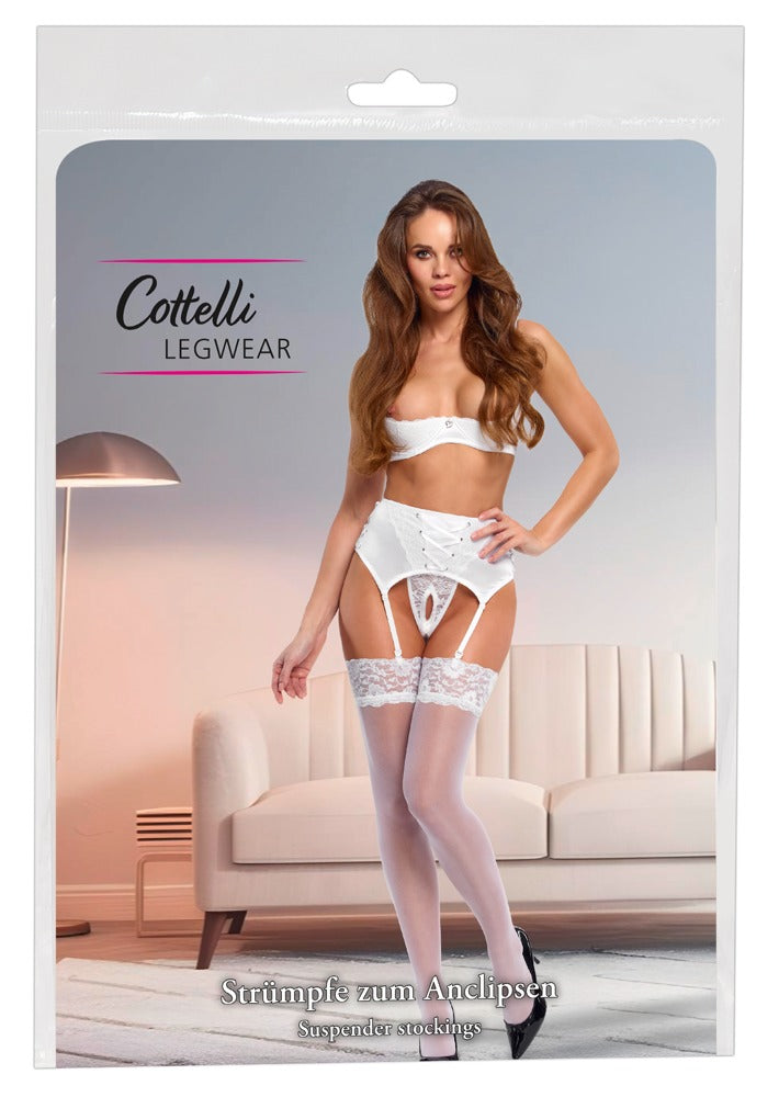 Weiße Cottelli LEGWEAR Straps-Strümpfe in einer eleganten Modelaufnahme mit passender weißer Lingerie