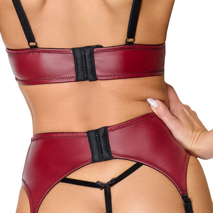 Rückendetail des Cottelli LINGERIE Straps-Sets mit dunkelrotem Mattlook, schwarzem Samt und verstellbaren Verschlüssen