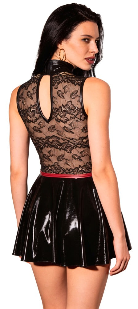 Model trägt das Cottelli PARTY Wetlook-Minikleid mit transparentem Spitzenrücken von hinten