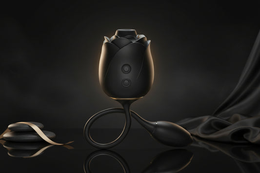 Dark Blushing Rose 2in1 Vibrator in Schwarz mit Pulsator in Rosenform und Vibro-Ei aus softem Silikon