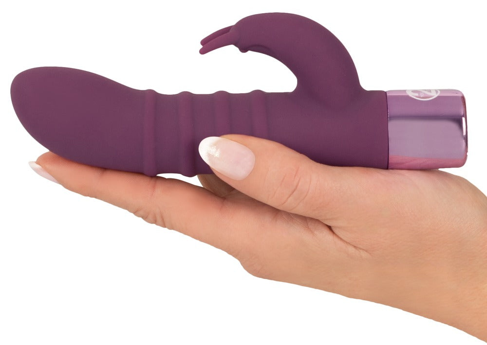 Elegant Series Rabbit Vibe in der Hand zur Darstellung des flexiblen Rabbit-Arms und der weichen Silikonoberfläche