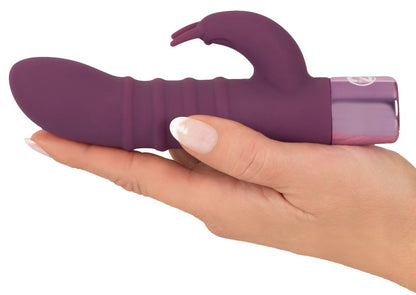 Elegant Series Rabbit Vibe in der Hand zur Darstellung des flexiblen Rabbit-Arms und der weichen Silikonoberfläche