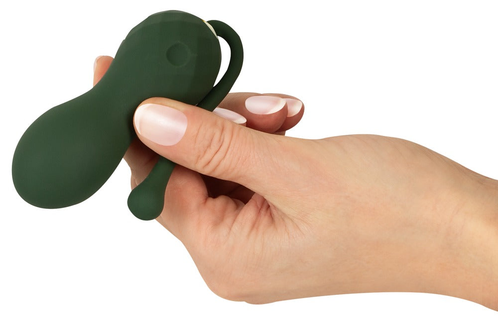 Emerald Love Fernbedienung für die Luxurious RC Love Balls in der Hand mit kompaktem grünem Design und Bedientaste