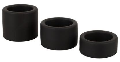 Erecto Ball Stretcher Set aus schwarzem Liquid-Silikon mit drei Hodenringen in unterschiedlichen Breiten