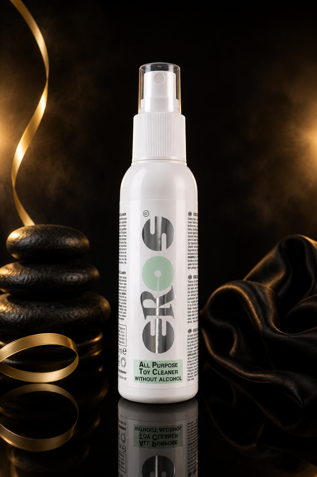 EROS All Purpose Toy Cleaner ohne Alkohol 100 ml auf schwarzem Premium-Studiohintergrund mit goldenen Akzenten
