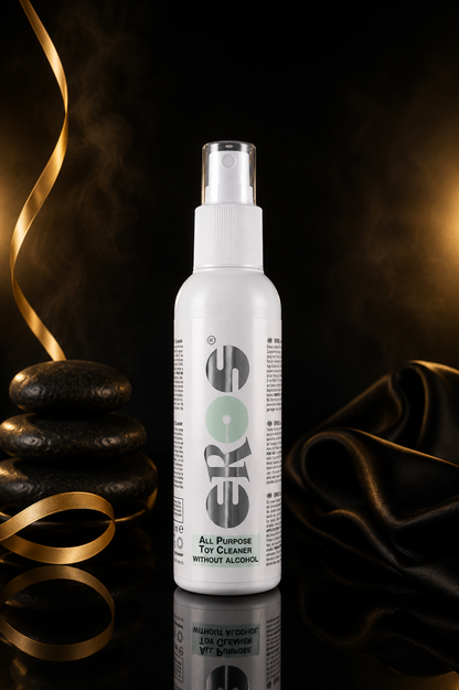 EROS All Purpose Toy Cleaner ohne Alkohol 200 ml auf schwarzem Premium-Studiohintergrund mit goldenen Akzenten