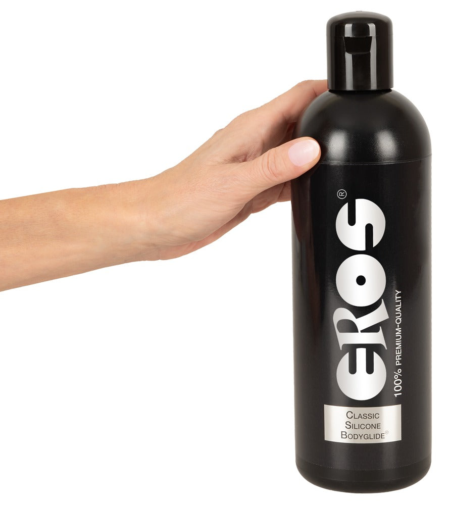 EROS Classic Silicone Bodyglide 1000 ml Flasche in der Hand