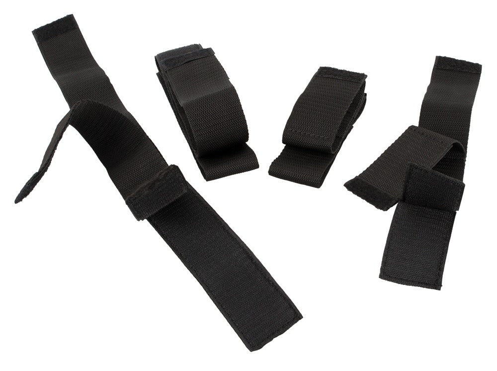 Bad Kitty Arm & Leg Restraints vierteiliges Fessel-Set mit schwarzen Manschetten, breiten Befestigungsriemen und verstellbaren Verbindungsgurten, als Einzelteile auf weißem Hintergrund dargestellt – erhältlich bei Evoria Care