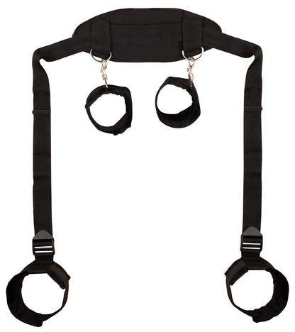 Bad Kitty Ganzkörper-Bondage-Fesselset mit schwarzer gepolsterter Halsmanschette, zwei langen Verbindungsgurten und silberfarbenen Befestigungsringen in frontaler Produktansicht – erhältlich bei Evoria Care