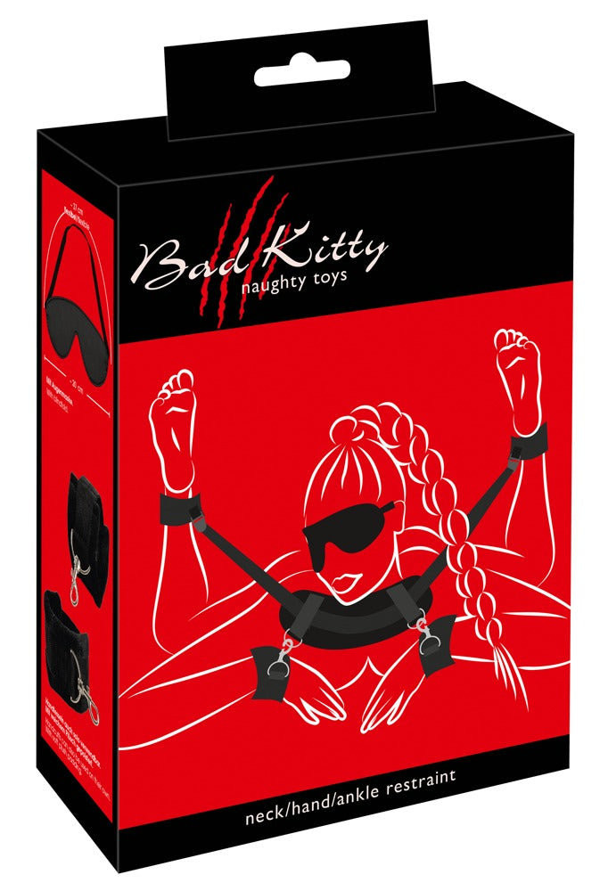 Bad Kitty Hals-Hand-Fuß-Fessel Ganzkörper-Bondage-Set mit Augenmaske in schwarz-roter Originalverpackung mit Abbildung des schwarzen Fesselsystems und Bad Kitty Markenlogo – erhältlich bei Evoria Care