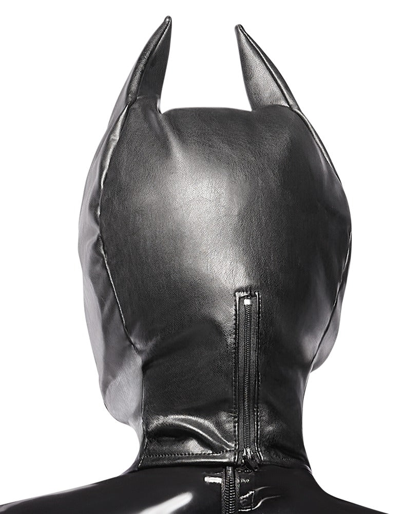 Bad Kitty Kopfmaske im Cat/Batwoman-Look in Schwarz mit zwei spitzen Katzenohren, glänzender Oberfläche und geschlossener Kopfform in freigestellter Rückansicht – erhältlich bei Evoria Care