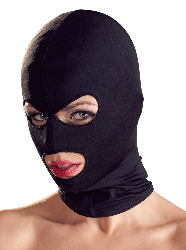 Bad Kitty anschmiegsame Kopfmaske in Schwarz mit ausgeschnittenen Augenpartien, eingefasster Mundöffnung und eng anliegender Kopfform, am Model in leicht seitlich gedrehter Porträtansicht – erhältlich bei Evoria Care