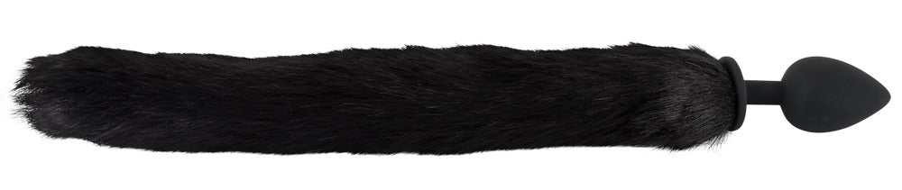 Bad Kitty Pet Play Plug & Ears schwarzer Analplug mit langem flauschigem Katzenschwanz, horizontal ausgestreckt in seitlicher Produktansicht – erhältlich bei Evoria Care