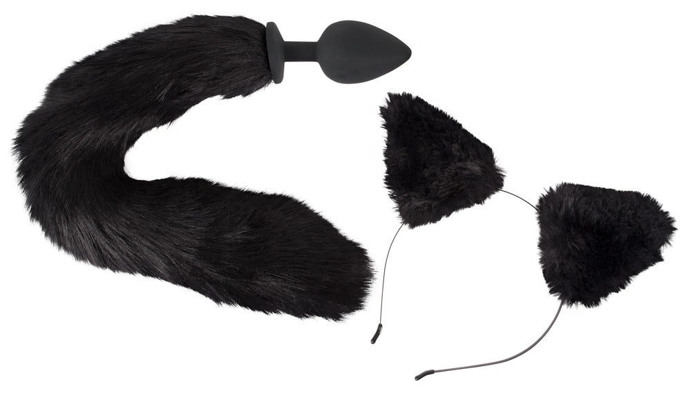 Bad Kitty Pet Play Plug & Ears schwarzes Analplug-Set mit flauschigem Katzenschwanz, Analplug und zwei Katzenohren mit Befestigungsbändern in freigestellter Gesamtansicht – erhältlich bei Evoria Care