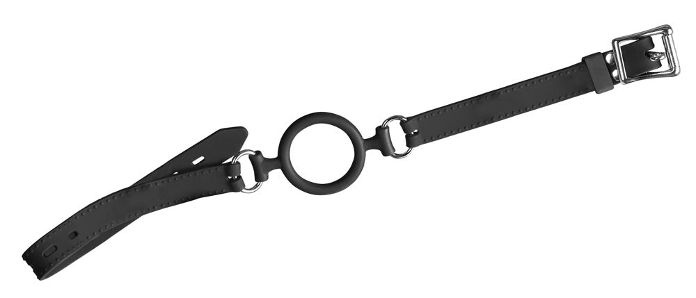 Bad Kitty Ringknebel offene Mundsperre in Schwarz und Silber mit rundem Metallring, schwarzer Silikonummantelung, seitlichen Befestigungselementen und verstellbarem Kopfriemen in horizontaler Gesamtansicht auf weißem Hintergrund – erhältlich bei Evoria Care