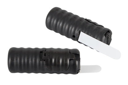Bad Kitty Vibrating Nipple Cup schwarzes Vibrationsmodul mit geriffelter Oberfläche, in zwei unterschiedlichen Detailansichten auf weißem Hintergrund dargestellt – erhältlich bei Evoria Care