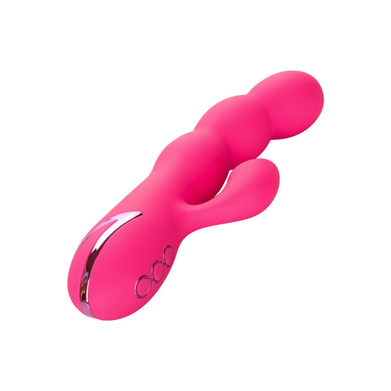 CALEXOTICS California Dreaming Oceanside Orgasm Vibrator in Pink mit zusätzlichem Stimulationsarm in schräger Perspektivansicht – erhältlich bei Evoria Care