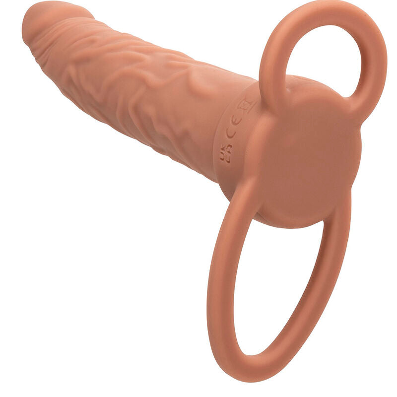 CALEXOTICS Performance Maxx Dual Penetrator mit schematischer Darstellung der flexiblen Ringkonstruktion – erhältlich bei Evoria Care