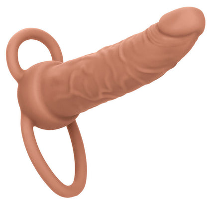 CALEXOTICS Performance Maxx Dual Penetrator in Hautfarbe mit zwei flexiblen Ringen und strukturierter Oberfläche in der Gesamtansicht – erhältlich bei Evoria Care