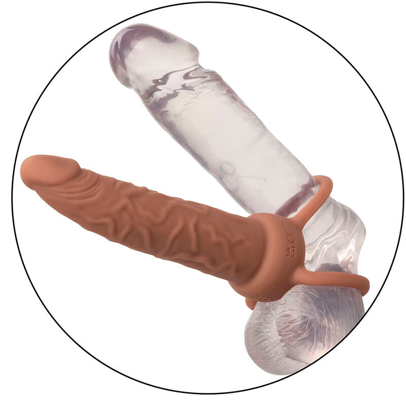 CALEXOTICS Performance Maxx Dual Penetrator in Hautfarbe mit Wasserdarstellung zur Reinigung – erhältlich bei Evoria Care