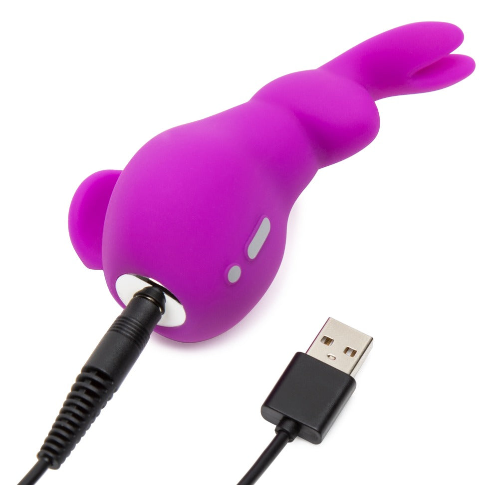 Happy Rabbit Clitoral Vibe in Lila – kompakter Klitorisvibrator mit flexiblen Bunny-Ohren und zugehörigem Ladekabel – erhältlich bei Evoria Care
