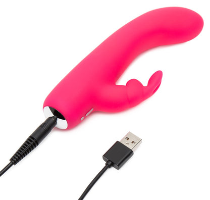 Happy Rabbit Mini Rabbit in Pink – kompakter Rabbitvibrator mit geschwungenem Schaft, seitlichem Stimulationsarm und zugehörigem Ladekabel – erhältlich bei Evoria Care
