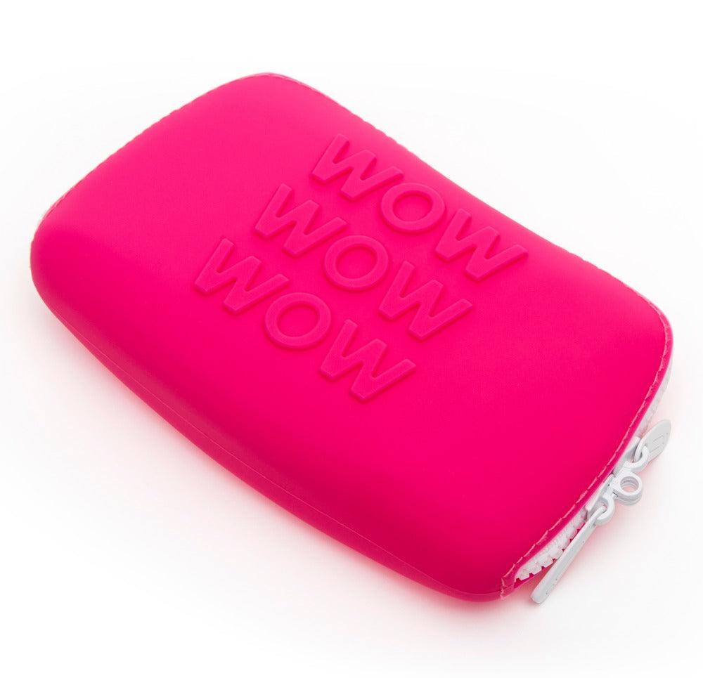 Happy Rabbit Zip Bag in Pink – schräge Produktansicht der kompakten Silikon-Aufbewahrung mit Reißverschluss – erhältlich bei Evoria Care