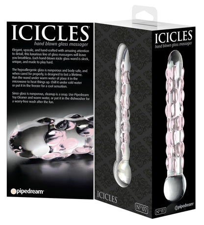 Icicles No. 7 Premium-Glasdildo mit transparentem Glaskörper und rosafarbenen Reiznoppen, dargestellt auf der schwarzen Icicles Produktverpackung mit mehreren Produktansichten – erhältlich bei Evoria Care