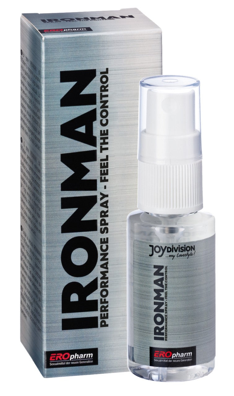 JOYDIVISION EROpharm IRONMAN – silberfarbene Control-Spray-Flasche mit weißem Sprühkopf vor der silbernen Originalverpackung mit großem schwarzem IRONMAN Schriftzug in weiterer Produktansicht – erhältlich bei Evoria Care