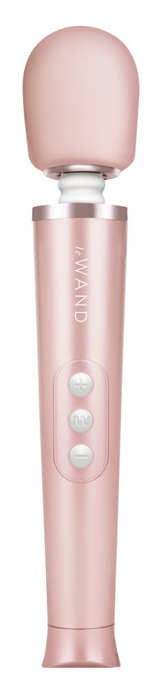le WAND Petite Premium-Massagestab in Roségold mit rosafarbenem rundem Massagekopf und Bedientasten in aufrechter Frontansicht – erhältlich bei Evoria Care