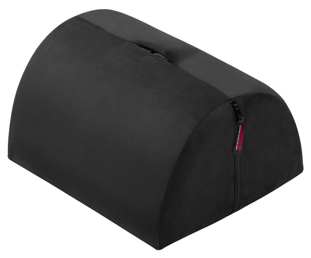 Liberator BonBon – schwarzes Premium-Sexkissen mit halbrunder, ergonomisch gewölbter Polsterform, integrierter Öffnung zur Befestigung eines Sextoys und glattem Stoffbezug in schräger Produktansicht auf weißem Hintergrund – erhältlich bei Evoria Care