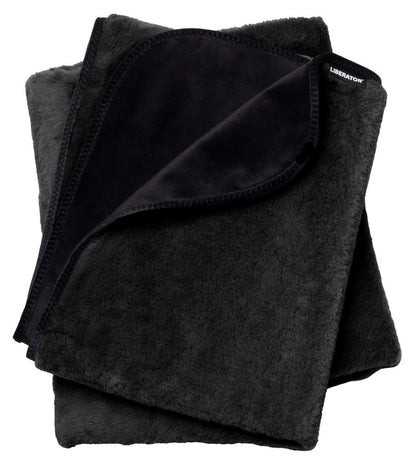 Liberator Faux-Fur Fascinator – schwarze Premium-Liebesdecke mit Feuchtigkeitsschutz, weicher Kunstfelloberfläche und umgeschlagener Ecke zur Darstellung der unterschiedlichen Materialseiten, mehrfach gefaltet auf weißem Hintergrund – erhältlich bei Evoria Care