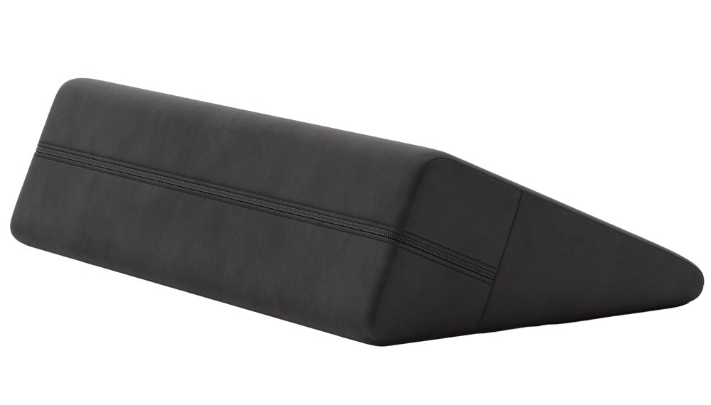 Liberator Super Wedge – schwarzes keilförmiges Liebeskissen mit glatter Oberseite, flach zulaufender Vorderkante und erhöhtem hinterem Bereich in seitlicher Produktansicht auf weißem Hintergrund – erhältlich bei Evoria Care