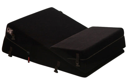 Liberator Wedge/Ramp Black Label – zwei schwarze ergonomische Positionierungskissen mit unterschiedlichen Höhen, geneigten Polsterflächen und integrierten Befestigungsmöglichkeiten in kombinierter Schrägansicht auf weißem Hintergrund – erhältlich bei Evoria Care