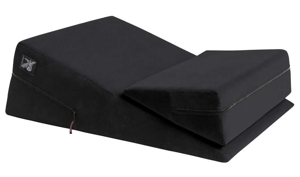 Liberator Wedge/Ramp Combo – schwarzes ergonomisches Sexkissen-Set aus zwei unterschiedlich großen, keilförmigen Positionierungskissen mit geneigten Polsterflächen in kombinierter Produktansicht auf weißem Hintergrund – erhältlich bei Evoria Care