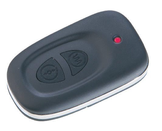 MALESATION Anal-Pleasure – schwarze ovale Funkfernbedienung mit Bedientasten und roter Kontrollanzeige zur Steuerung der Vibrationsfunktionen des Prostatavibrators – erhältlich bei Evoria Care