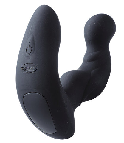 MALESATION Anal-Pleasure – schwarzer Prostatavibrator mit zwei unterschiedlich geformten Stimulationsarmen, abgerundeten Spitzen und geschwungener Silhouette in schräger Produktansicht – erhältlich bei Evoria Care
