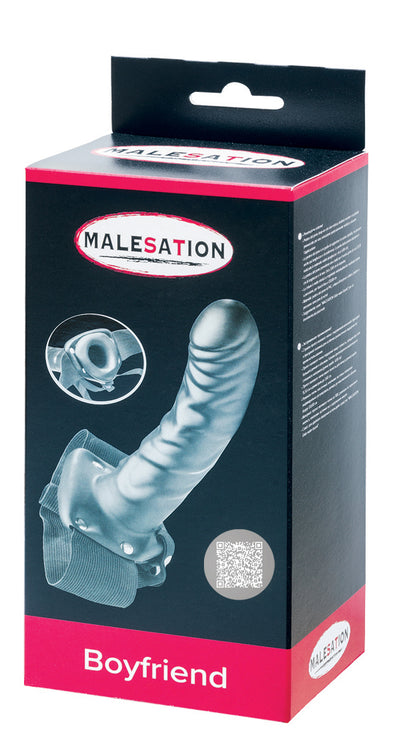 MALESATION Boyfriend – schwarz-rote Originalverpackung der hohlen Penisprothese mit Produktabbildung, MALESATION Markenlogo und Modellbezeichnung Boyfriend – erhältlich bei Evoria Care