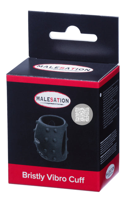 MALESATION Bristly Vibro Cuff – schwarz-rote Originalverpackung der vibrierenden Penismanschette mit Produktabbildung, MALESATION Markenlogo und Modellbezeichnung Bristly Vibro Cuff – erhältlich bei Evoria Care