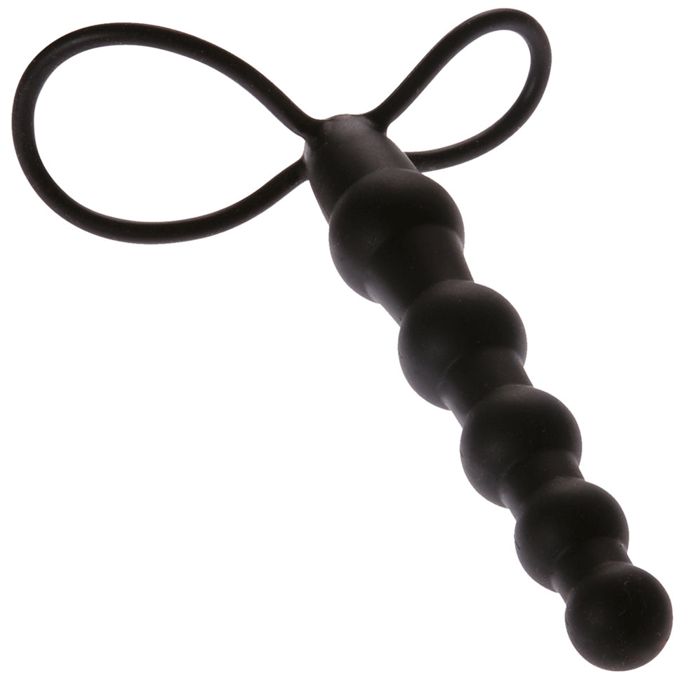 MALESATION Exciter – schwarzer Zusatzdildo mit länglichem Schaft, mehreren abgestuften kugelförmigen Verdickungen und zwei flexiblen Befestigungsschlaufen in schräger Produktansicht auf weißem Hintergrund – erhältlich bei Evoria Care