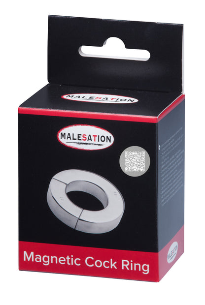 MALESATION Magnetic Cock Ring – schwarz-rote Originalverpackung des massiven Edelstahl-Penisrings mit Produktabbildung, MALESATION Markenlogo und Modellbezeichnung Magnetic Cock Ring – erhältlich bei Evoria Care