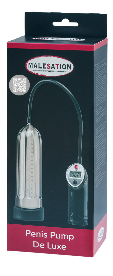 MALESATION Penis Pump de Luxe – schwarz-rote Originalverpackung mit Markenlogo und Abbildung der elektrischen Penispumpe mit LCD-Druckanzeige – erhältlich bei Evoria Care