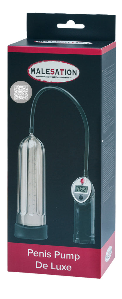 MALESATION Penis Pump de Luxe – schwarz-rote Originalverpackung mit Markenlogo und Abbildung der elektrischen Penispumpe mit LCD-Druckanzeige – erhältlich bei Evoria Care