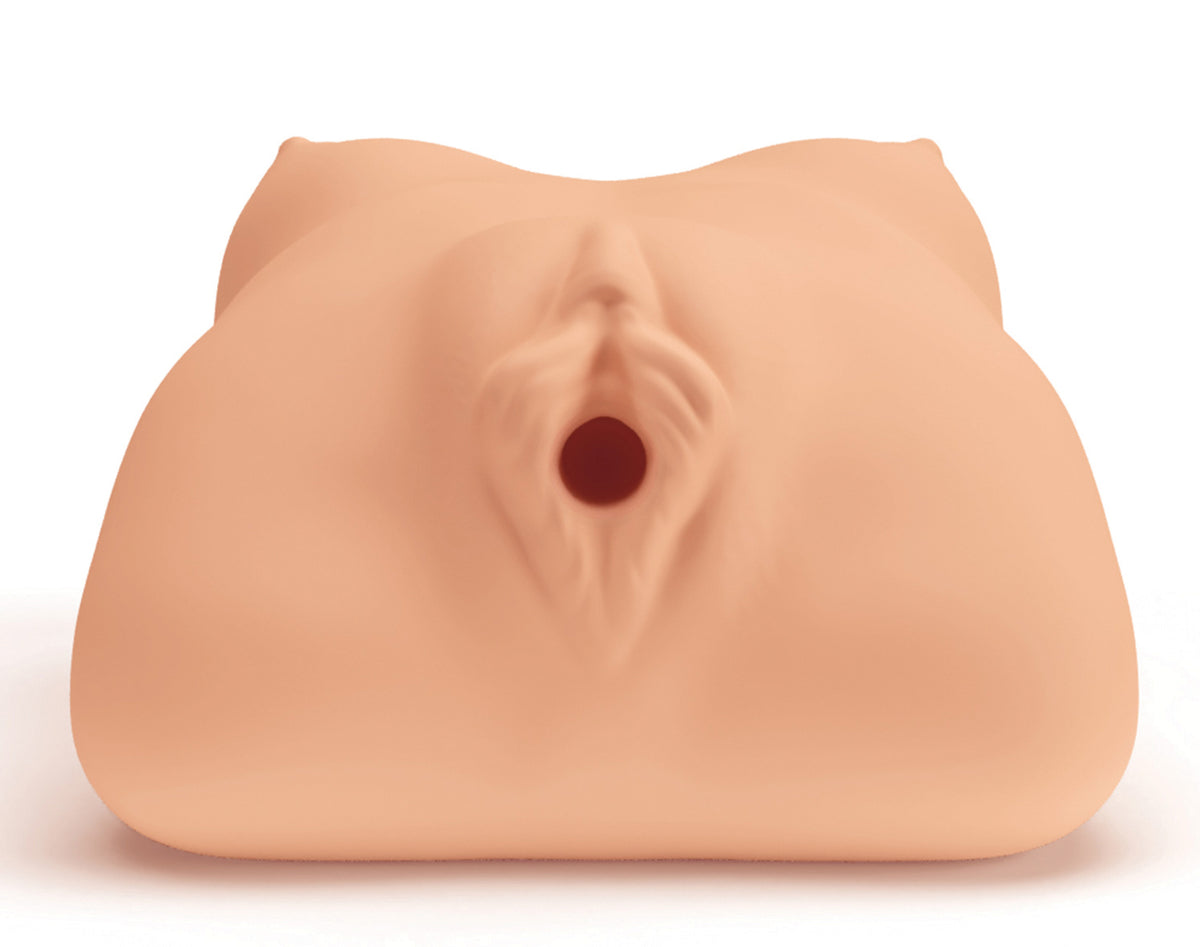 MALESATION Real Boobs + Pussy – Nahaufnahme des hautfarbenen Masturbators mit anatomisch geformter Vaginalöffnung und sichtbaren Körperkonturen – erhältlich bei Evoria Care