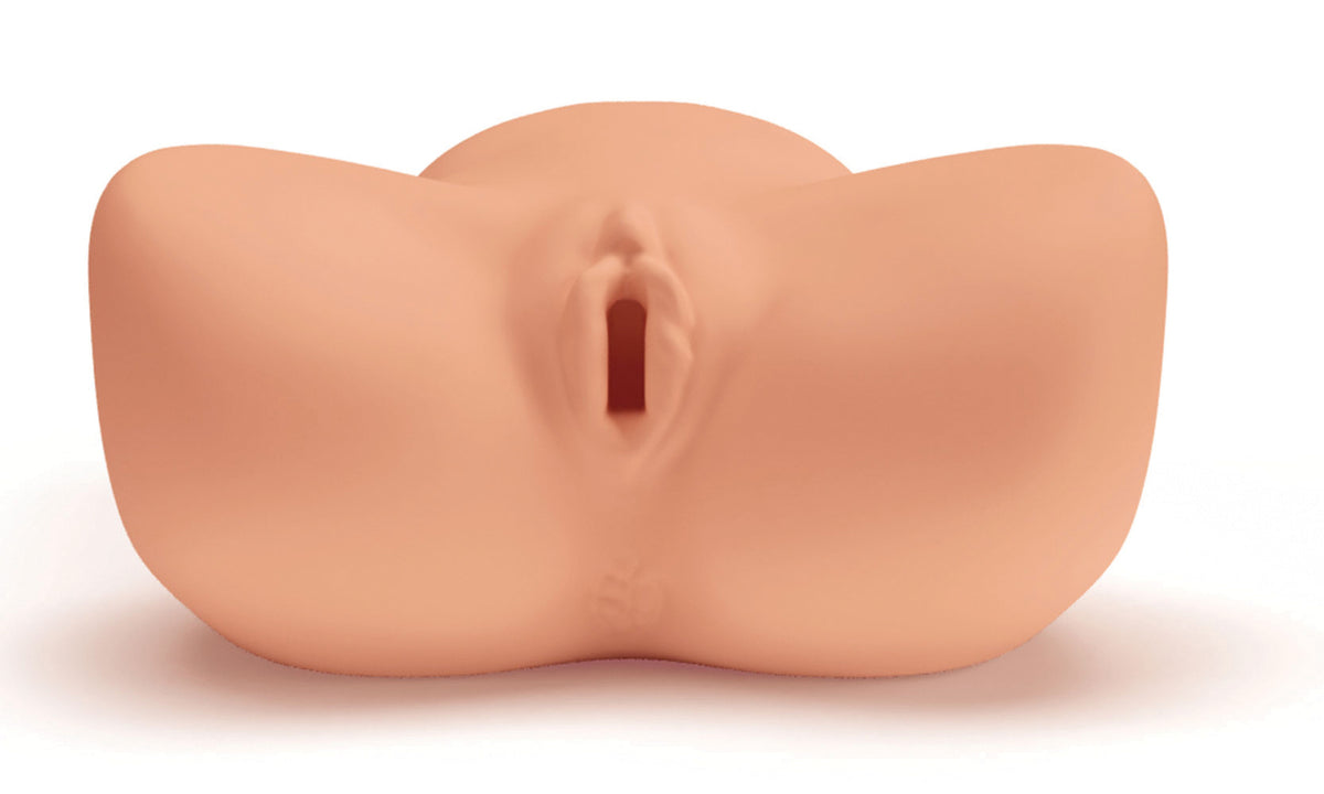 MALESATION Real Fresh Pussy – frontale Nahaufnahme des hautfarbenen Masturbators mit anatomisch geformter Vaginalöffnung und plastisch ausgearbeiteten Hautfalten – erhältlich bei Evoria Care