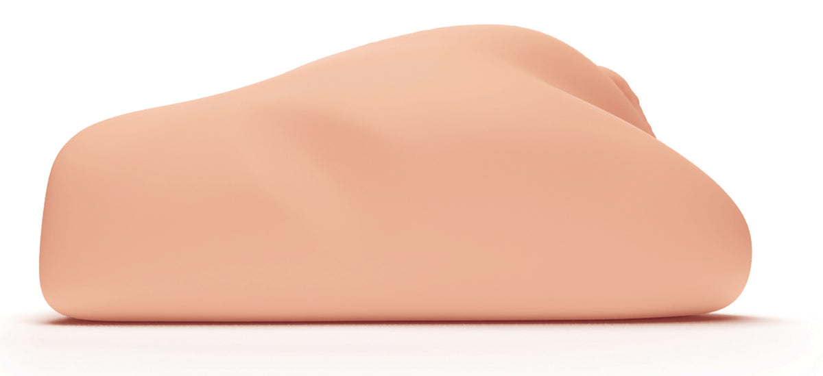 MALESATION Real Tight Pussy – seitliche Ansicht des hautfarbenen Vaginal-Masturbators mit flacher Basis und abgerundeter anatomischer Form auf weißem Hintergrund – erhältlich bei Evoria Care