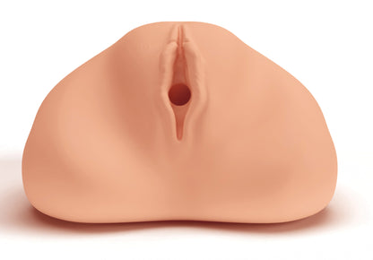 MALESATION Real Tight Pussy – Nahaufnahme des hautfarbenen Masturbators mit schmaler anatomisch geformter Vaginalöffnung und sichtbaren Hautkonturen – erhältlich bei Evoria Care