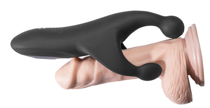 MALESATION Vibro Angel – Nahaufnahme des schwarzen flexiblen Männer-Stimulators mit kugelförmigem Stimulationselement und gebogenen Armen während einer Anwendungsdemonstration – erhältlich bei Evoria Care