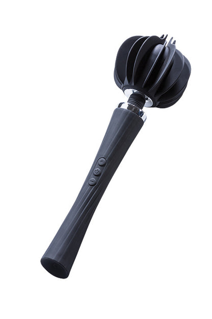 MINDS of LOVE DeLuxe Love Wand Massagestab in Schwarz mit langem Griff und rundem, strukturiertem Massageaufsatz in aufrechter Produktansicht – erhältlich bei Evoria Care